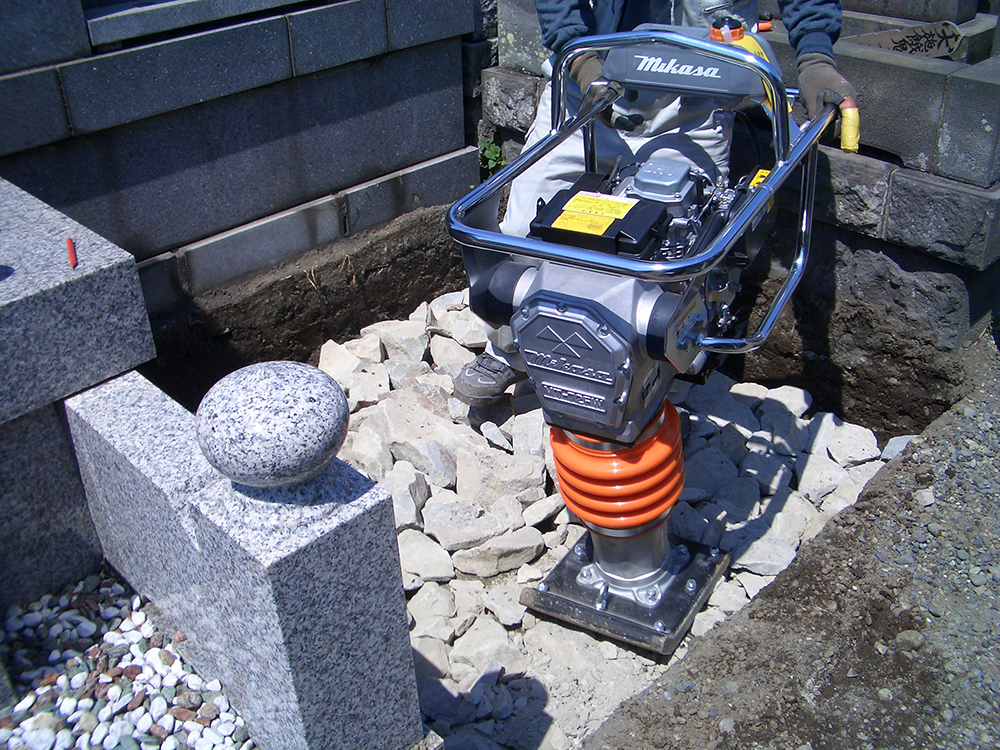 墓石の耐震工事写真1